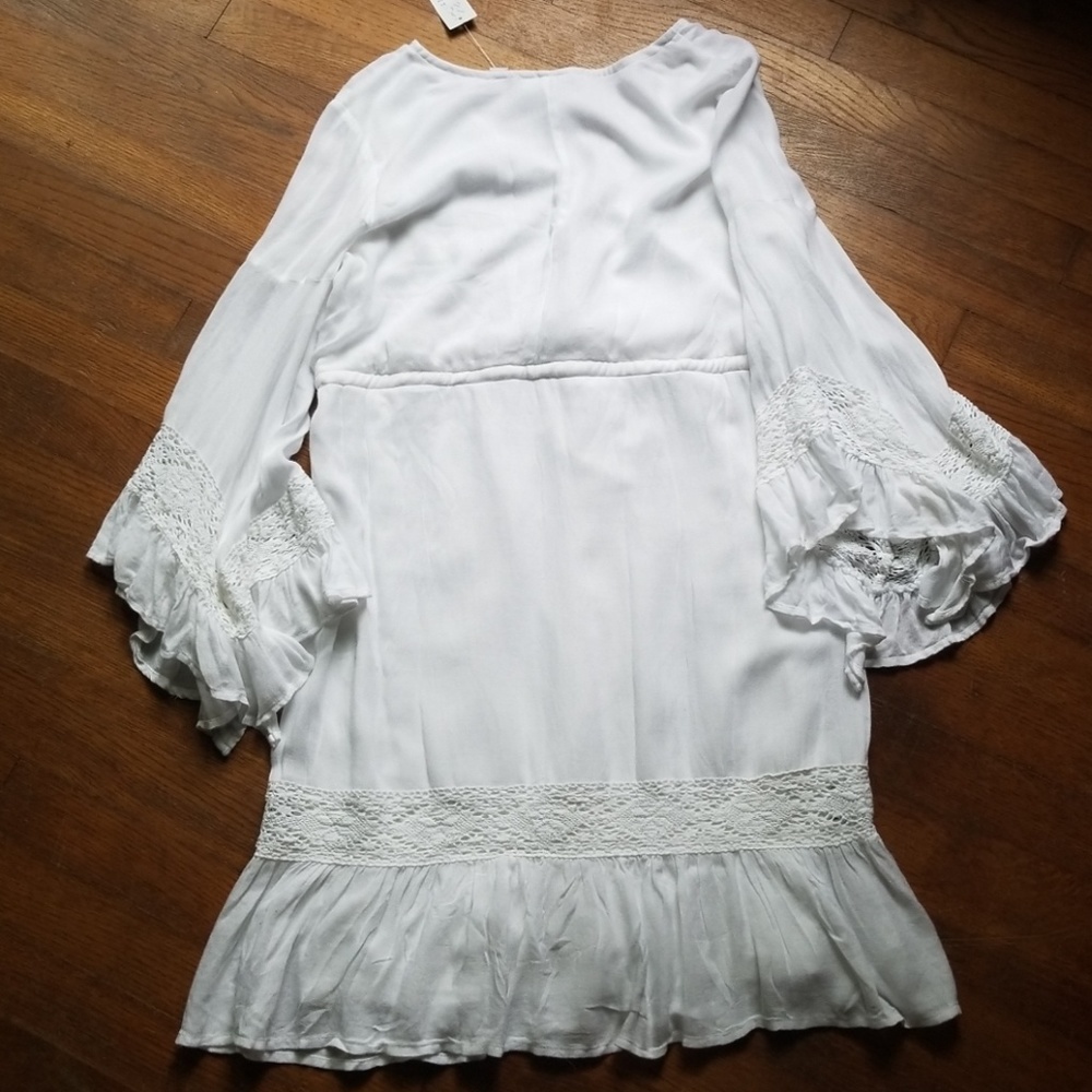 SALE! Gorgeous bell sleeved crochet trim dress - Picture 3 of 4